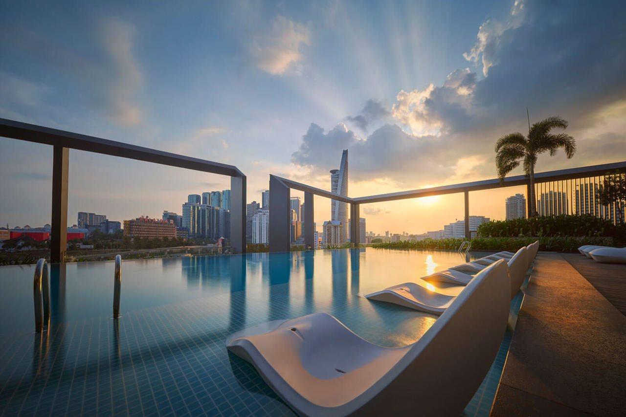 فندق Amari كوالالمبور المظهر الخارجي الصورة The swimming pool at the Sky Deck
